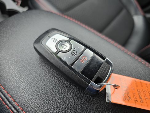 Used 2025 Ford Escape ST-Line image 31