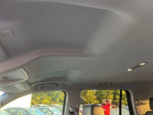 Used 2017 GMC Yukon SLT image 14