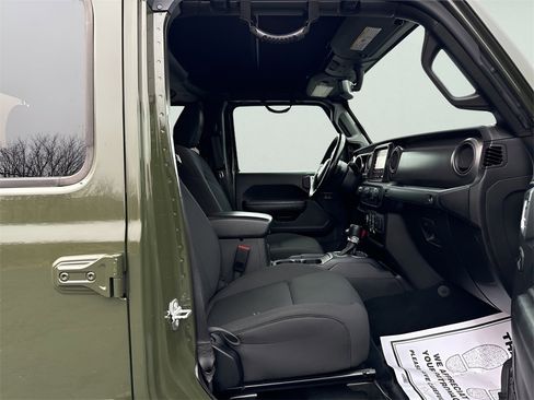 Used 2022 Jeep Gladiator Willys image 10