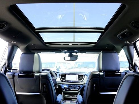 New 2026 Chrysler Pacifica Limited image 25