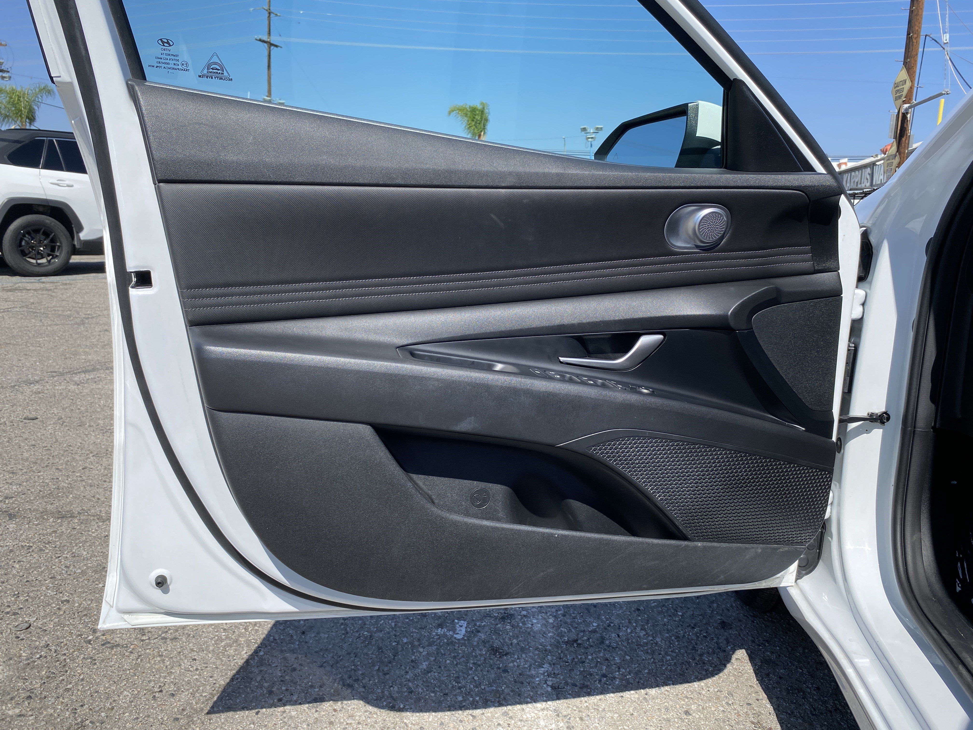 Used 2022 Hyundai Elantra SEL w/ Convenience Package FWD image 16