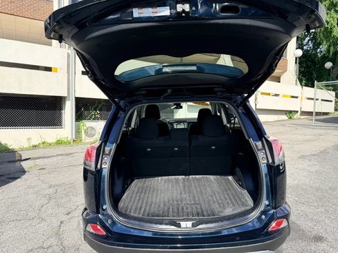 Used 2018 Toyota RAV4 XLE AWD/4WD image 19