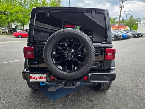 Used 2021 Jeep Wrangler Unlimited Sahara AWD/4WD image 30