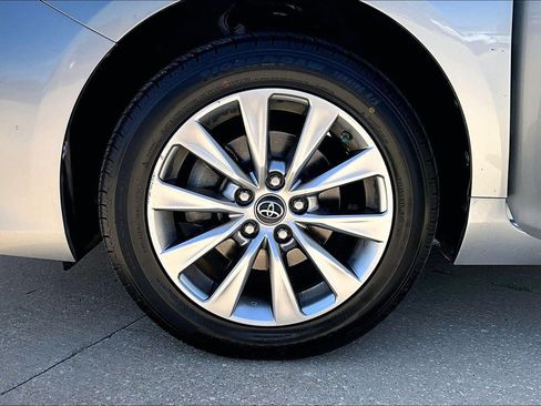 Used 2017 Toyota Camry XLE FWD image 34