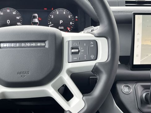 Used 2025 Land Rover Defender 110 S image 21