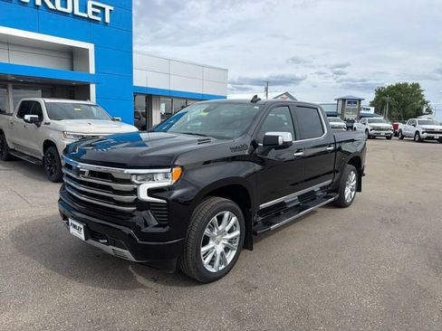Used 2024 Chevrolet Silverado 1500 High Country w/ Technology Package AWD/4WD image 2