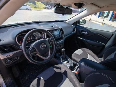 Used 2016 Jeep Cherokee Sport image 6