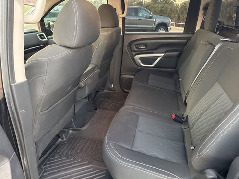 Used 2017 Nissan Titan SV image 21