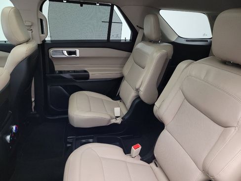 Used 2020 Ford Explorer Limited w/ Class III Trailer Tow Package image 18