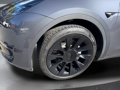 Used 2023 Tesla Model Y Long Range AWD/4WD image 10