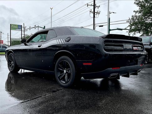 Used 2018 Dodge Challenger SXT RWD image 4