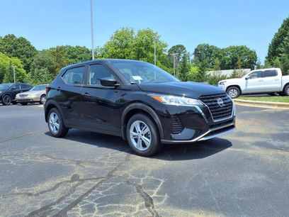 New 2025 Nissan Kicks Play S