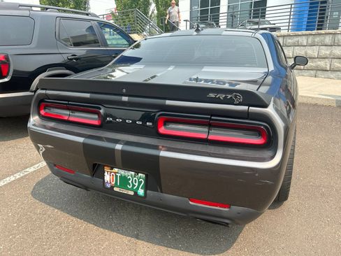 Used 2015 Dodge Challenger SRT Hellcat RWD image 5