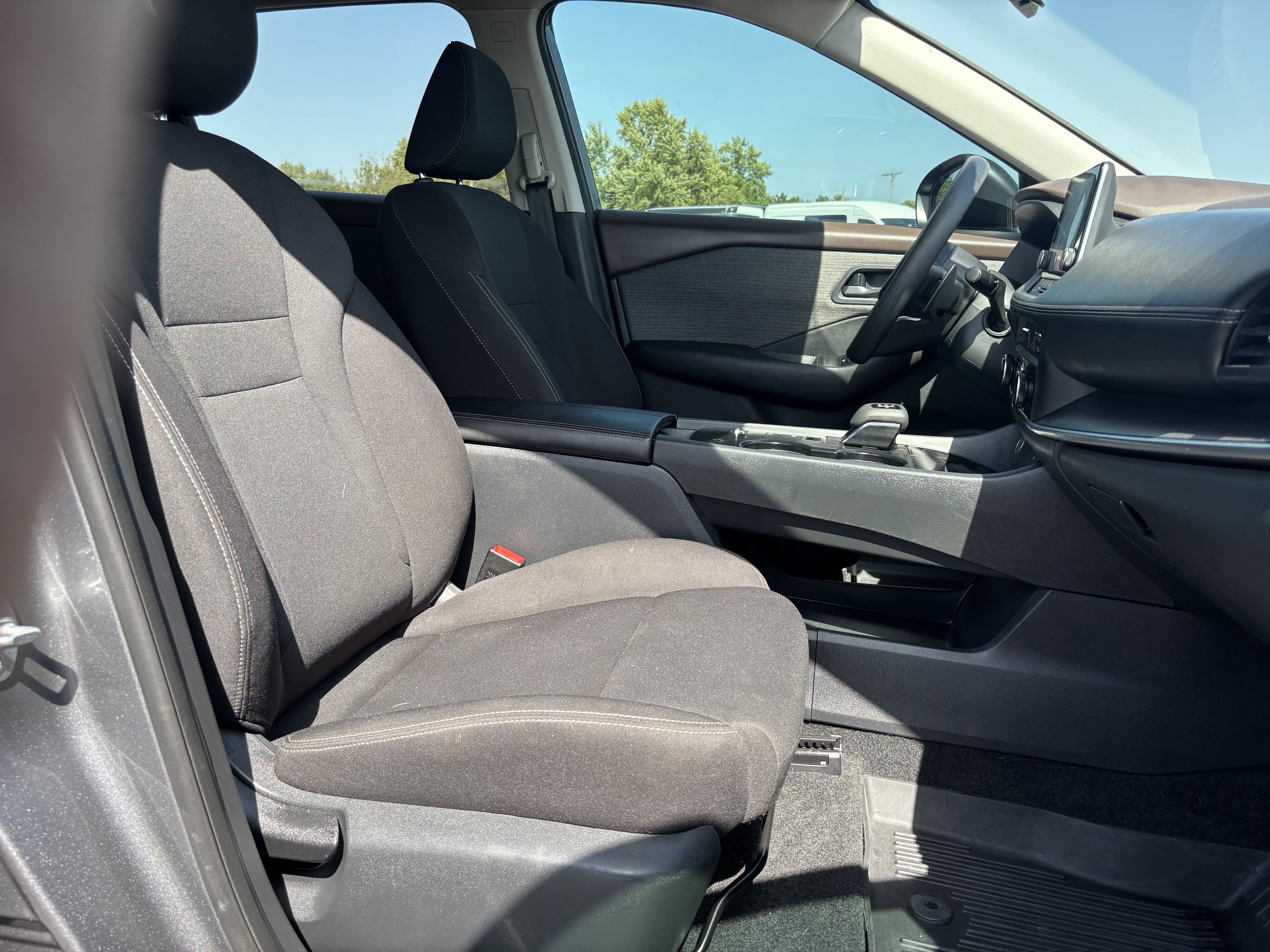 Used 2023 Nissan Rogue S FWD image 25