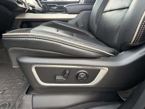 Used 2019 RAM 1500 Laramie AWD/4WD image 23