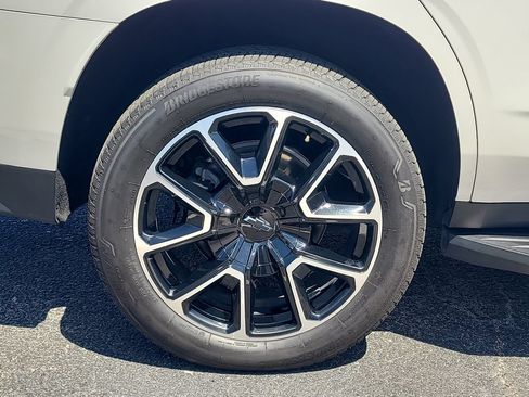 Used 2022 Chevrolet Tahoe RST w/ Luxury Package RWD image 5