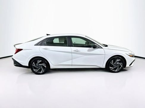 Used 2025 Hyundai Elantra SEL FWD image 10