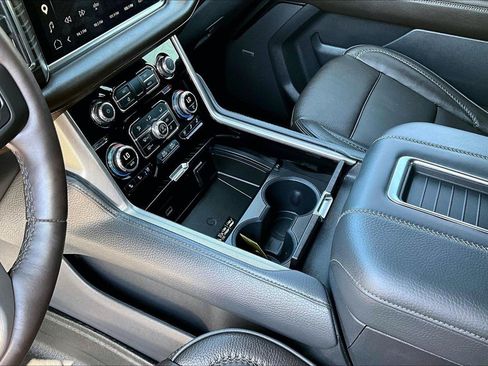 Used 2023 GMC Yukon Denali w/ Denali Reserve Package AWD/4WD image 19