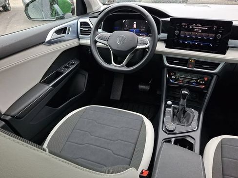 Certified 2025 Volkswagen Taos SE AWD/4WD image 14