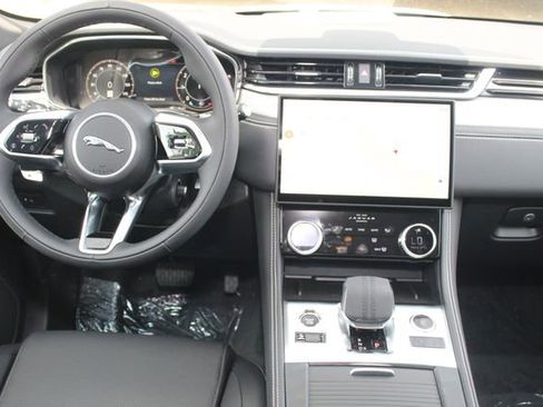 New 2026 Jaguar F-PACE R-Dynamic S image 4