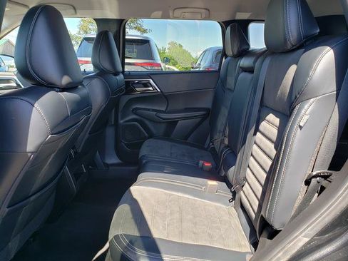 Used 2023 Mitsubishi Outlander SE AWD/4WD image 14