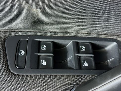 Used 2017 Volkswagen Golf S image 23