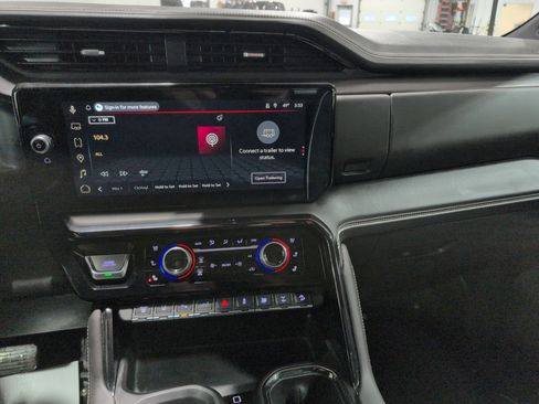 Used 2024 GMC Sierra 2500 AT4X image 18