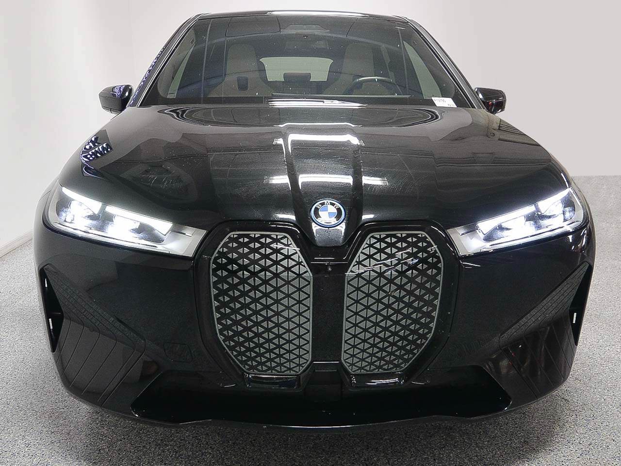 Used 2024 BMW iX xDrive50 w/ Premium Package AWD/4WD image 2