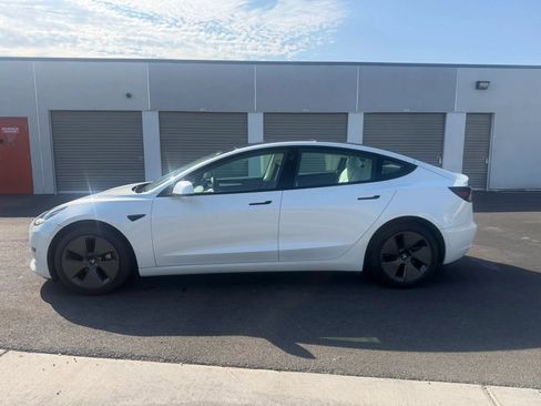 Used 2023 Tesla Model 3 Standard Range RWD image 3
