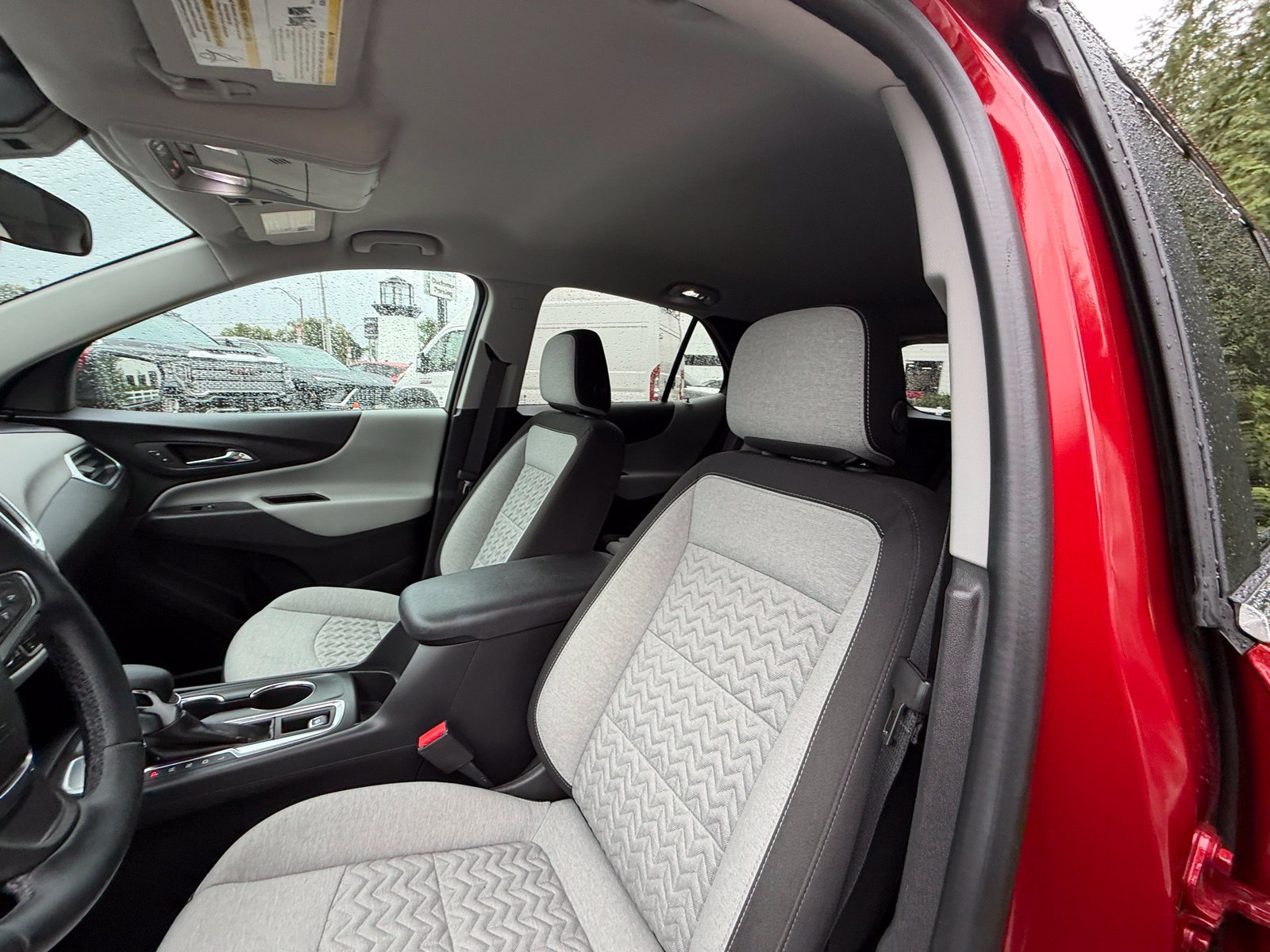 Used 2024 Chevrolet Equinox LT FWD image 11