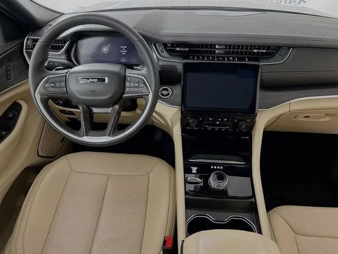 Used 2025 Jeep Grand Cherokee Limited w/ Luxury Tech Group II image 25