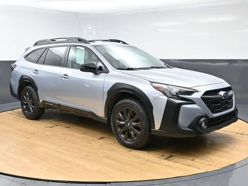 Used 2025 Subaru Outback Onyx Edition AWD/4WD image 2