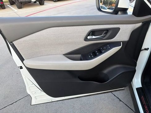 Used 2021 Nissan Rogue SV FWD image 11