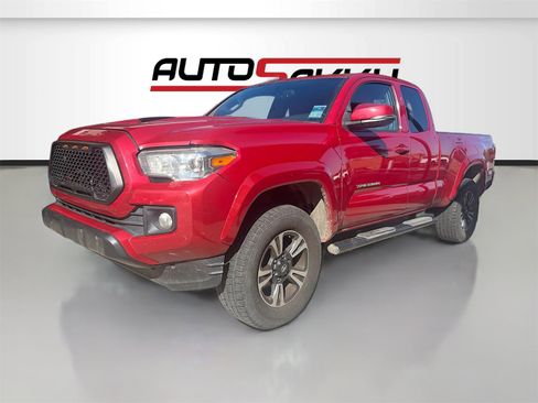 Used 2016 Toyota Tacoma TRD Sport image 3