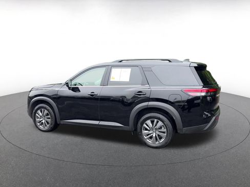 Used 2025 Nissan Pathfinder SV FWD image 10
