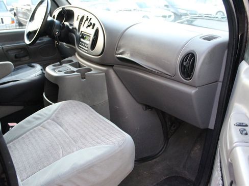 Used 2000 Ford E-150 and Econoline 150 image 11