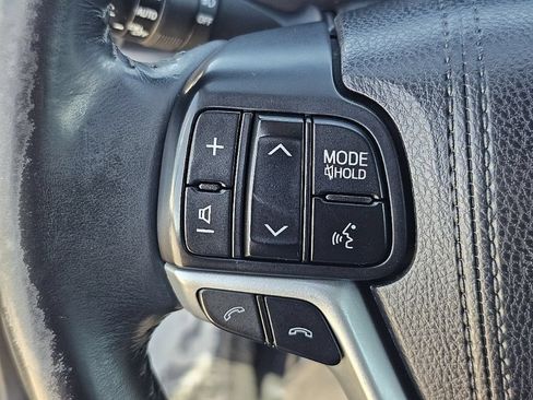 Used 2017 Toyota Highlander XLE FWD image 33