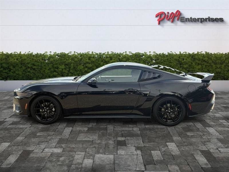 Used 2024 Ford Mustang Coupe RWD image 4