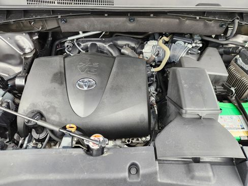 Used 2018 Toyota Highlander XLE image 20