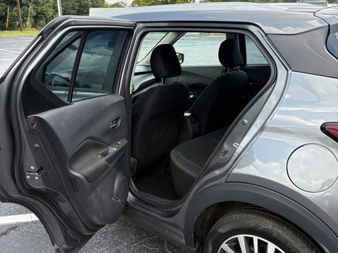 Used 2024 Nissan Kicks SV FWD image 11