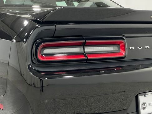Used 2019 Dodge Challenger SXT image 33