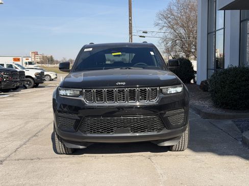 New 2025 Jeep Grand Cherokee Laredo X w/ Luxury Tech Group I image 16
