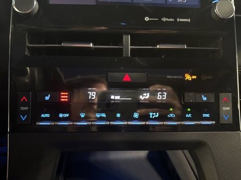 Used 2022 Toyota Avalon XSE image 20