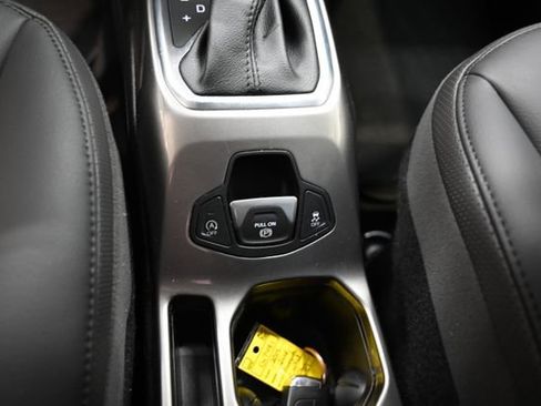 Used 2019 Jeep Renegade Limited w/ LED Lighting Group AWD/4WD image 19