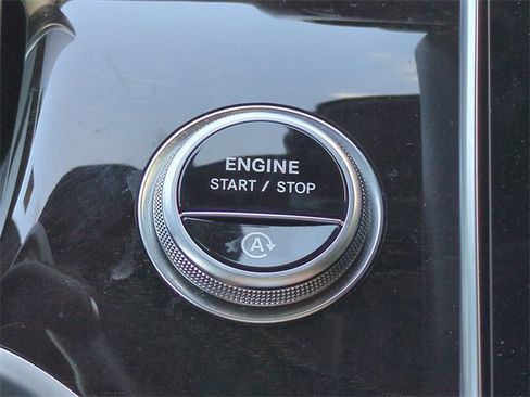 Used 2025 Mercedes-Benz GLC 300 image 27