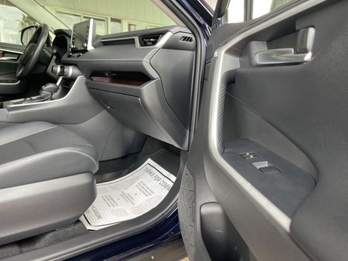 Used 2021 Toyota RAV4 Limited image 20