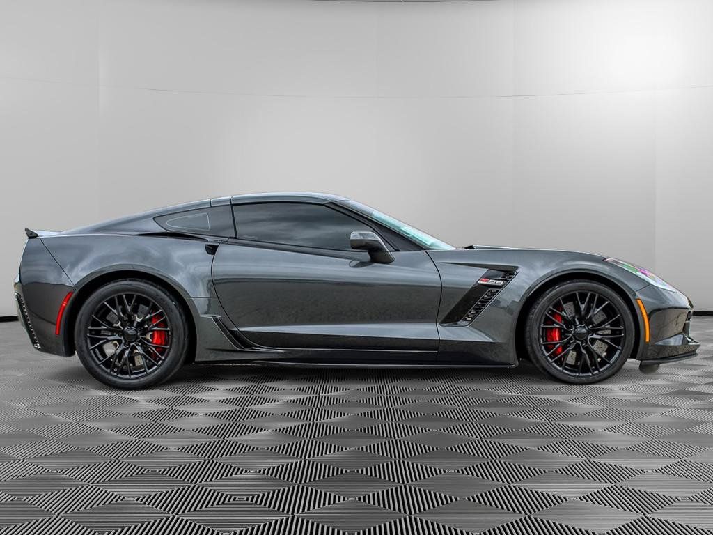 Used 2017 Chevrolet Corvette Z06 RWD image 2