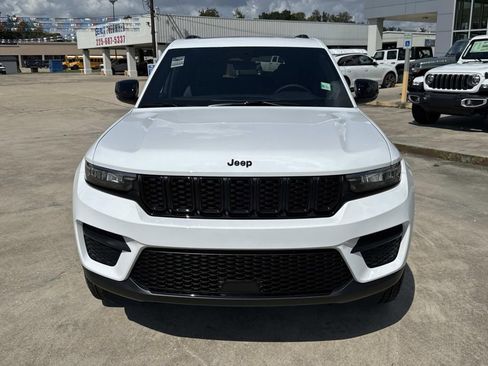 New 2025 Jeep Grand Cherokee Altitude image 2
