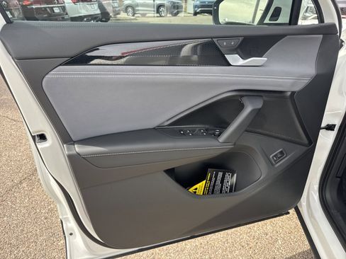 New 2026 Volkswagen Tiguan SE FWD image 11