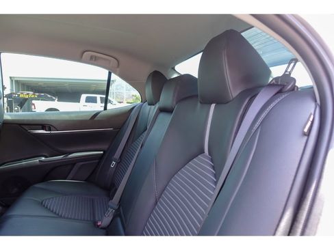 Used 2020 Toyota Camry SE FWD image 19